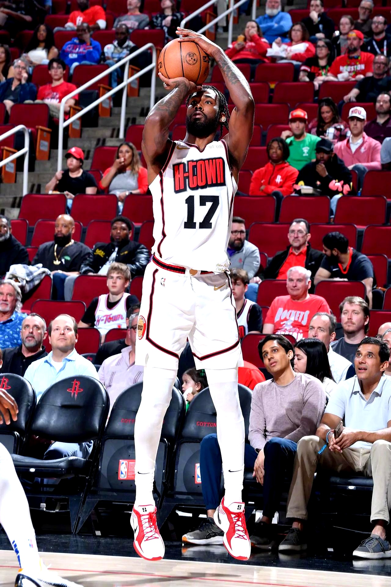 新星闪耀！摩根·罗杰斯破门获名宿称赞，或成三狮军团中场核心（摩根·罗杰斯破门闪光获名宿力赞，有望成为三狮中场核心）