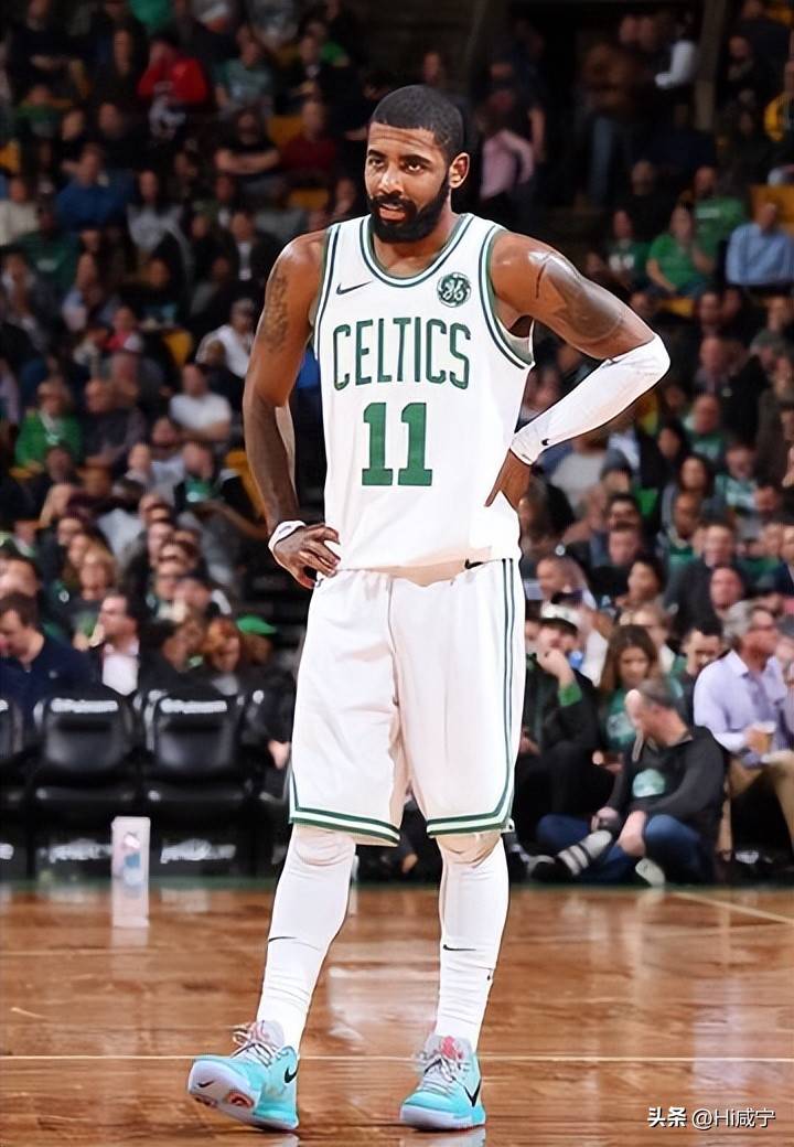 多特4-0十人黄潜，吉拉西双响，阿德耶米、斯文松建功，法比奥-席尔瓦失点（多特4-0完胜十人黄潜：吉拉西梅开二度，阿德耶米和斯文松破门，法比奥-席尔瓦点球失手）