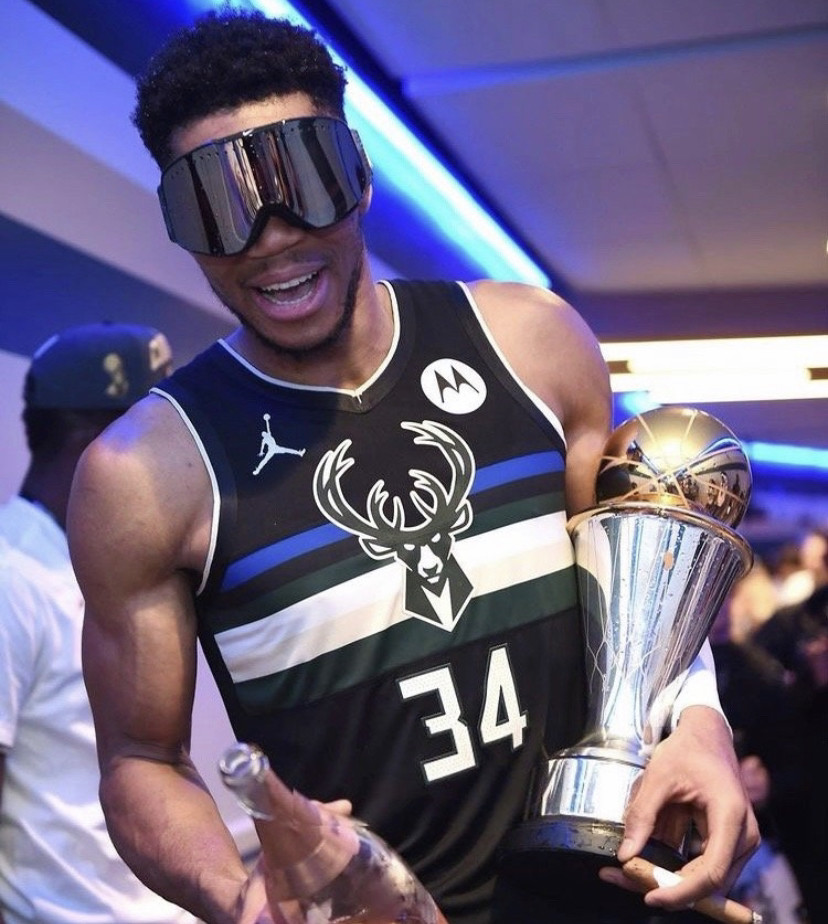 他这赛季真的在打 MVP 水准（他本季表现堪称MVP级）